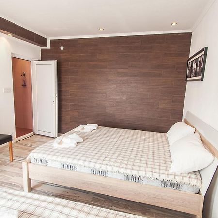 Rooms And Apartments Milana Bar Exterior photo