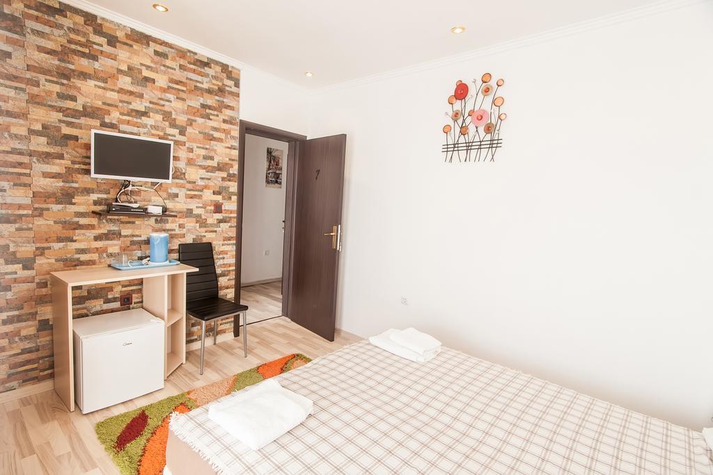 Rooms And Apartments Milana Bar Exterior photo