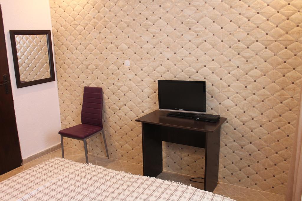 Rooms And Apartments Milana Bar Exterior photo