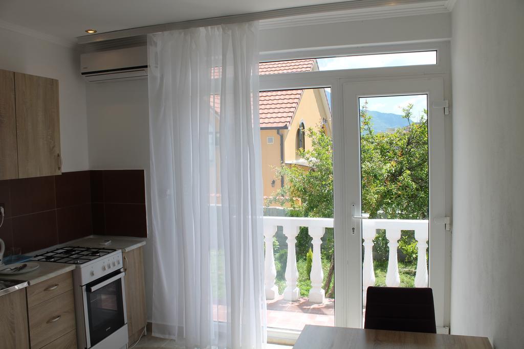 Rooms And Apartments Milana Bar Exterior photo