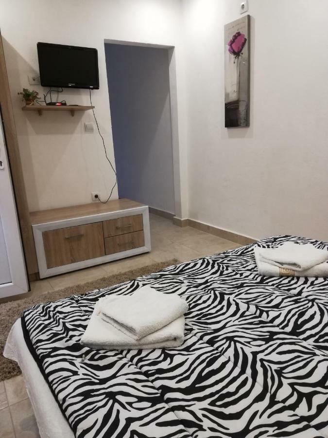 Rooms And Apartments Milana Bar Exterior photo