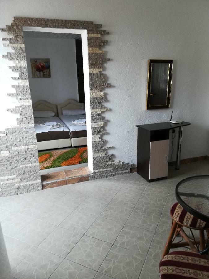 Rooms And Apartments Milana Bar Exterior photo